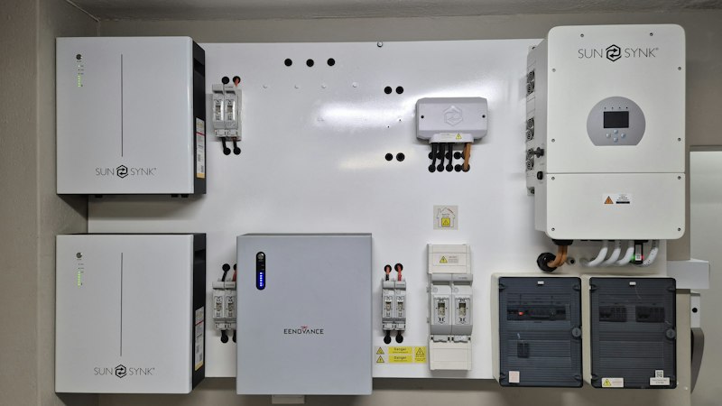 Bateria em casa cai 40% até 2035 — sua conta de luz não vai esperar tanto